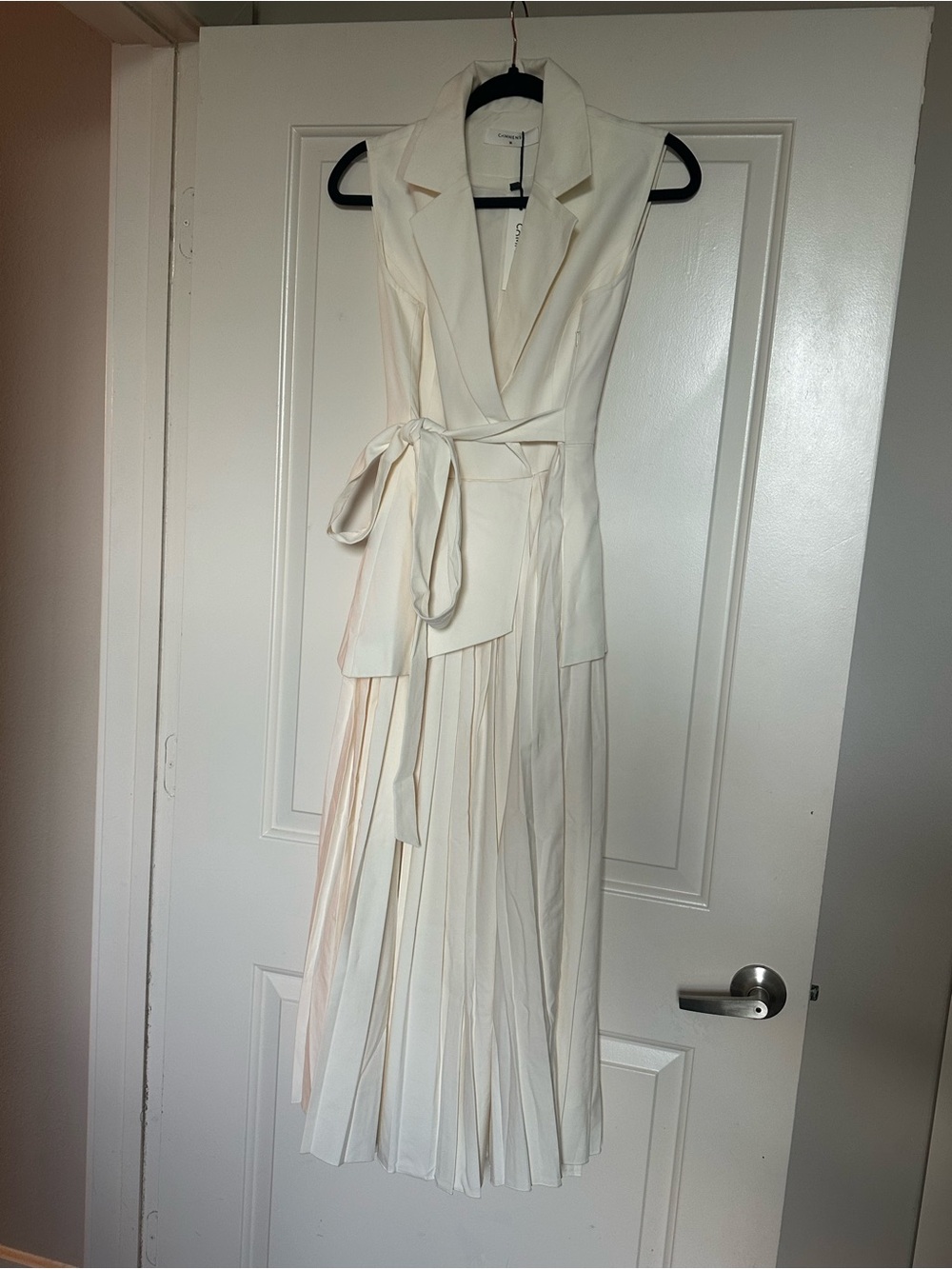 NWT Commense Cream Sleeveless Pleated Midi Dress - Medium - Picture 2 of 5